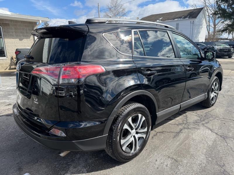 Toyota RAV4 LE AWD 2018