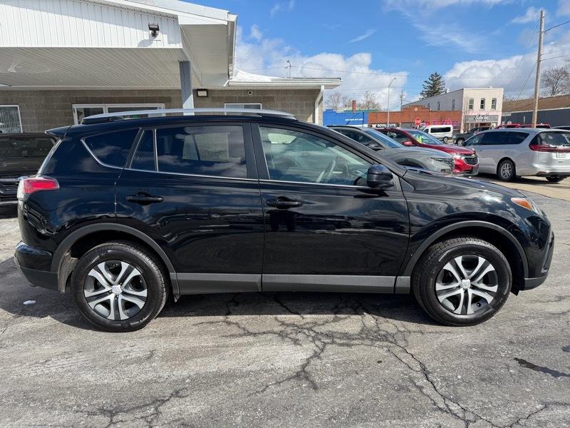 Toyota RAV4 LE AWD 2018