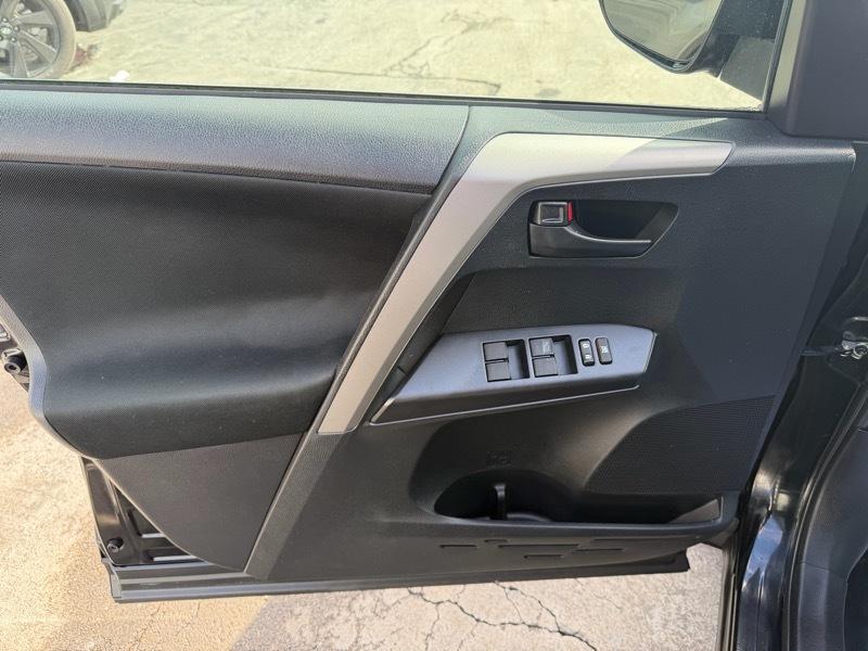 Toyota RAV4 LE AWD 2018