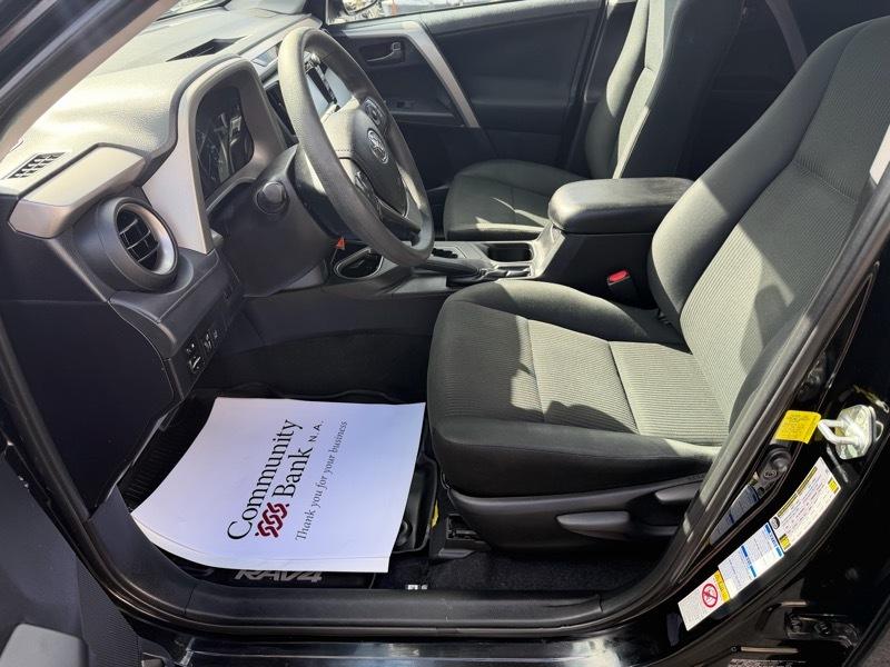 Toyota RAV4 LE AWD 2018