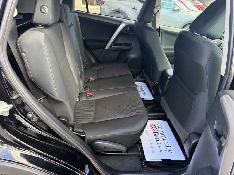 Toyota RAV4 LE AWD 2018