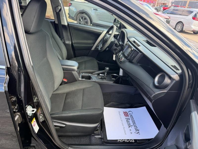 Toyota RAV4 LE AWD 2018