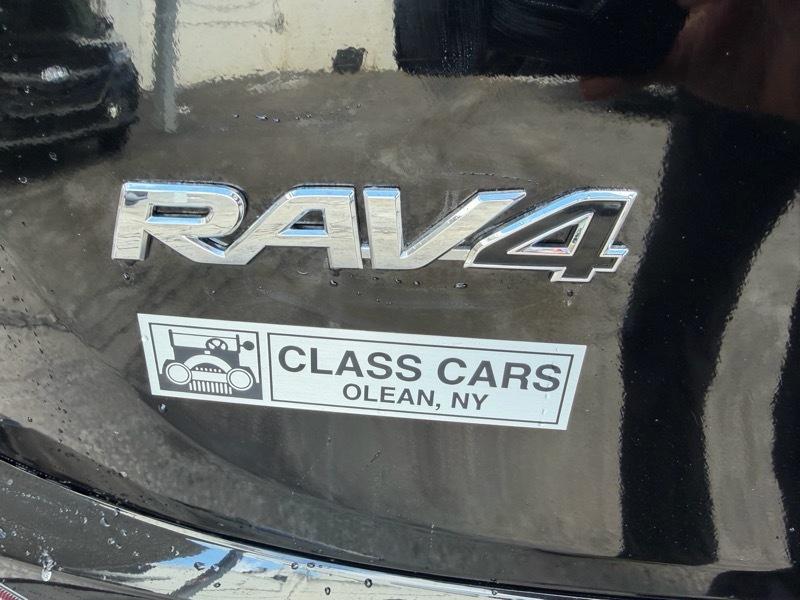 Toyota RAV4 LE AWD 2018