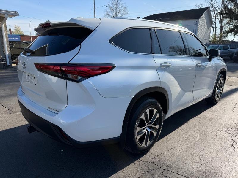 Toyota Highlander XLE AWD V6 2021