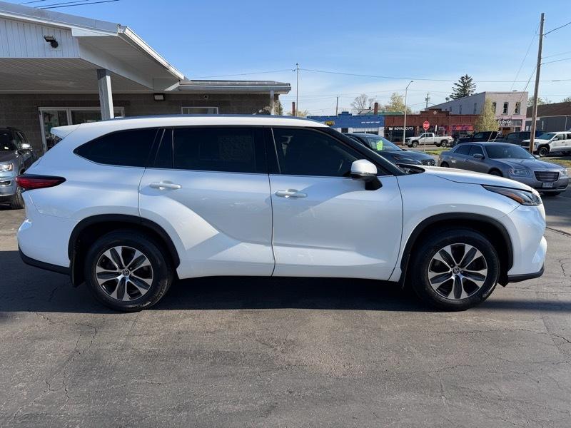 Toyota Highlander XLE AWD V6 2021