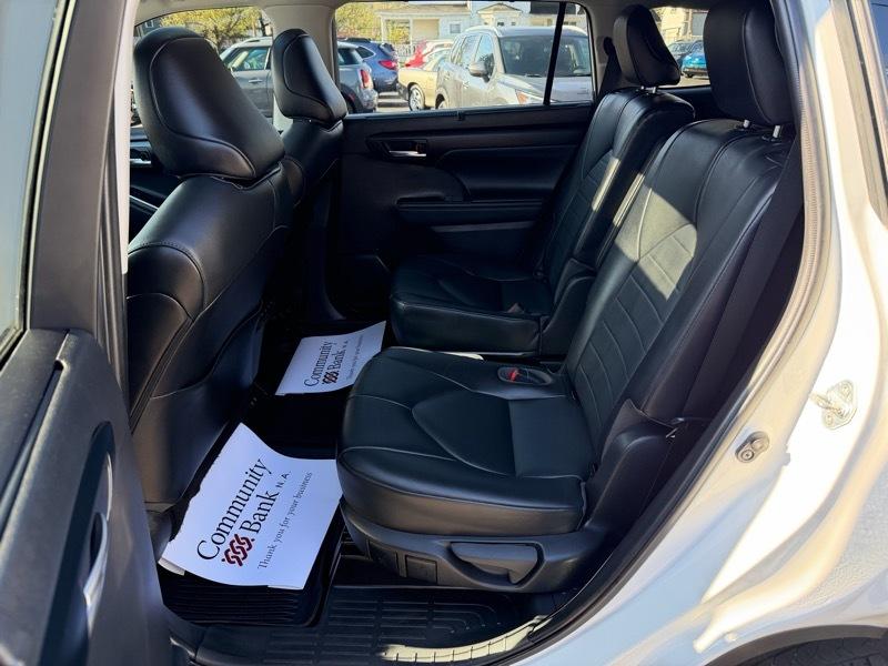 Toyota Highlander XLE AWD V6 2021