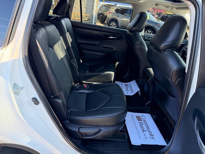 Toyota Highlander XLE AWD V6 2021