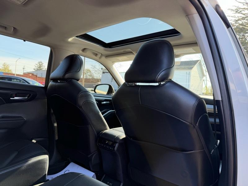 Toyota Highlander XLE AWD V6 2021