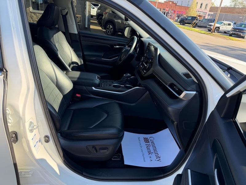 Toyota Highlander XLE AWD V6 2021