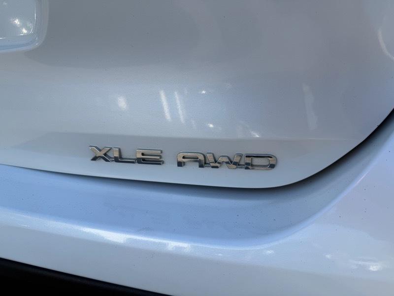 Toyota Highlander XLE AWD V6 2021