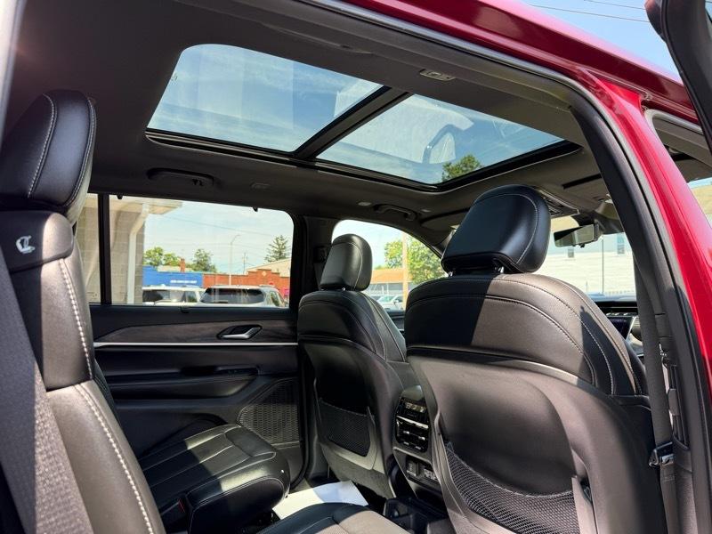 Jeep Grand Cherokee L Limited 4WD 2025