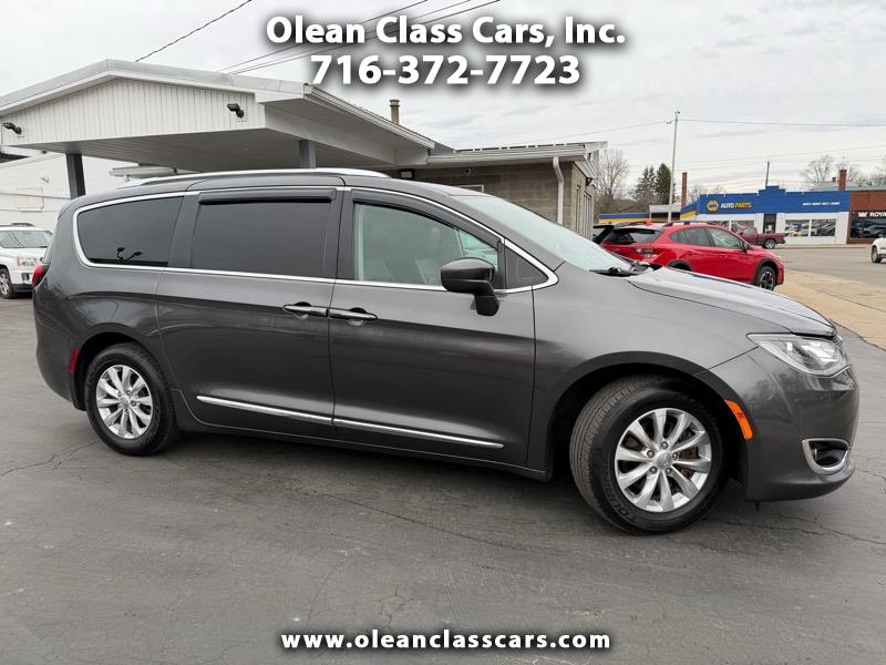 2019 Chrysler Pacifica Touring L's photo