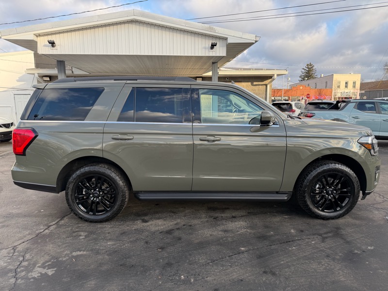 Ford Expedition XLT 4WD 2024