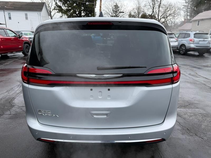 Chrysler Pacifica Touring L 2024