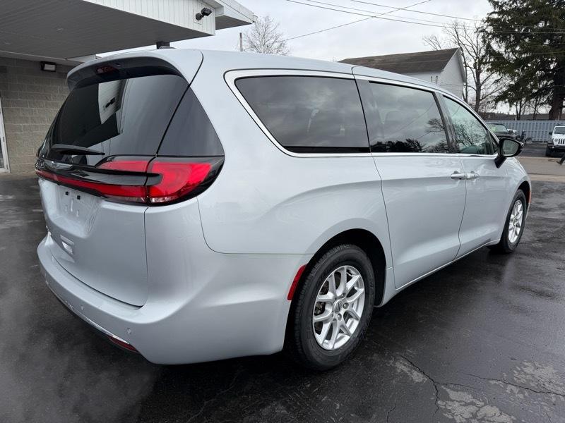 Chrysler Pacifica Touring L 2024