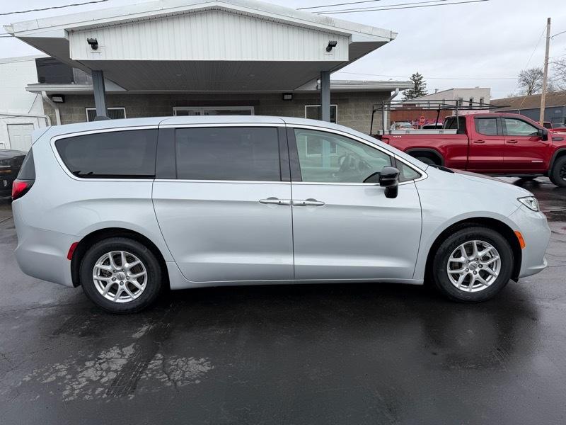 Chrysler Pacifica Touring L 2024