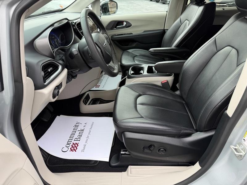 Chrysler Pacifica Touring L 2024