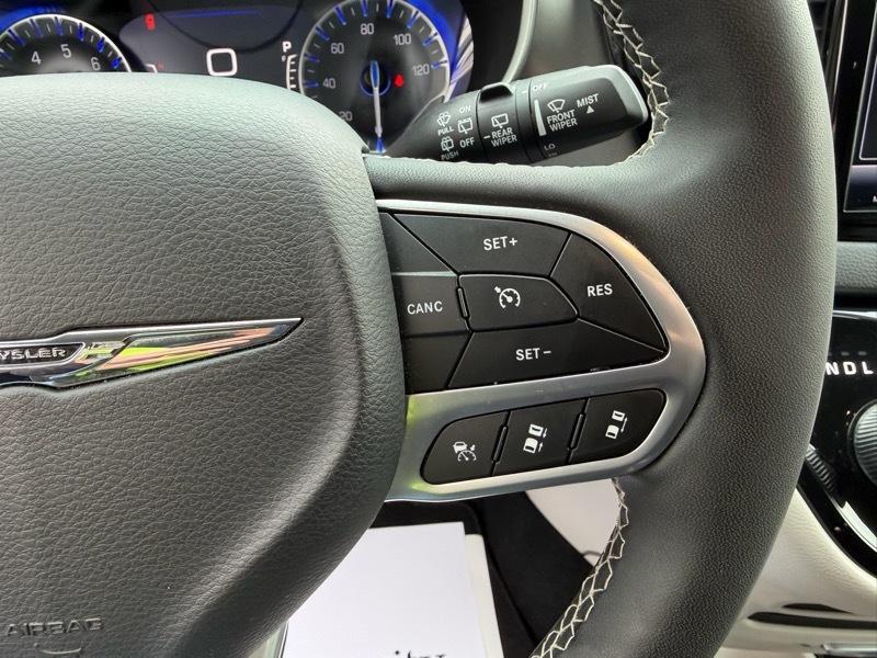 Chrysler Pacifica Touring L 2024