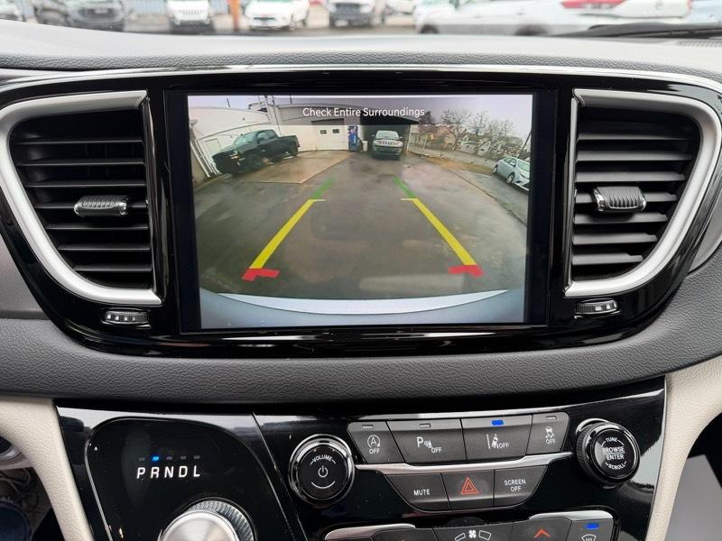 Chrysler Pacifica Touring L 2024