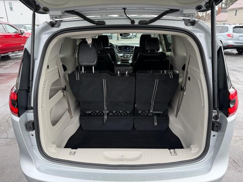 Chrysler Pacifica Touring L 2024