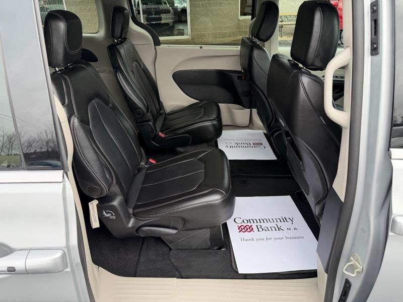 Chrysler Pacifica Touring L 2024