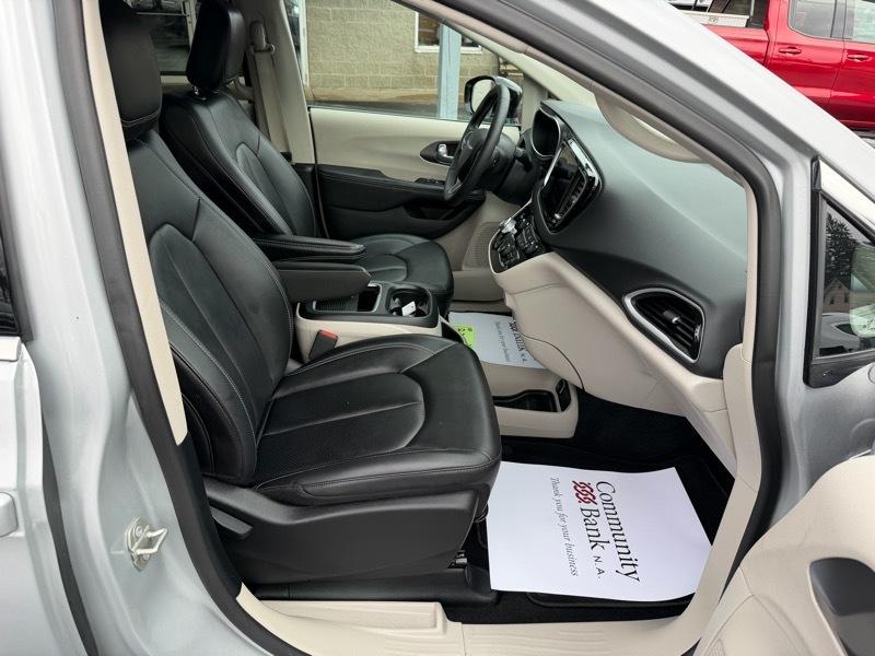 Chrysler Pacifica Touring L 2024