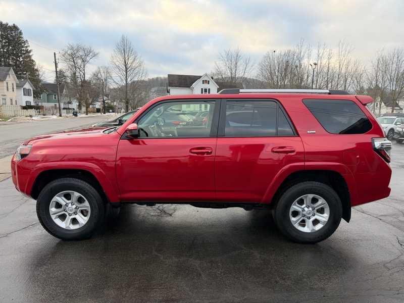 Toyota 4Runner SR5 4WD 2024