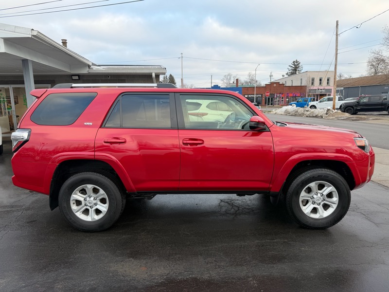 Toyota 4Runner SR5 4WD 2024