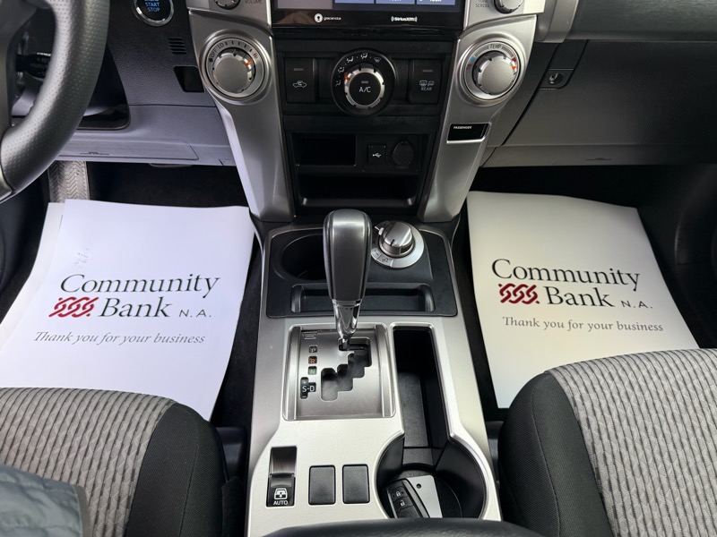 Toyota 4Runner SR5 4WD 2024