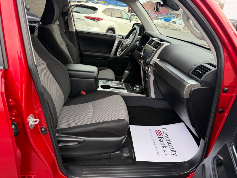 Toyota 4Runner SR5 4WD 2024