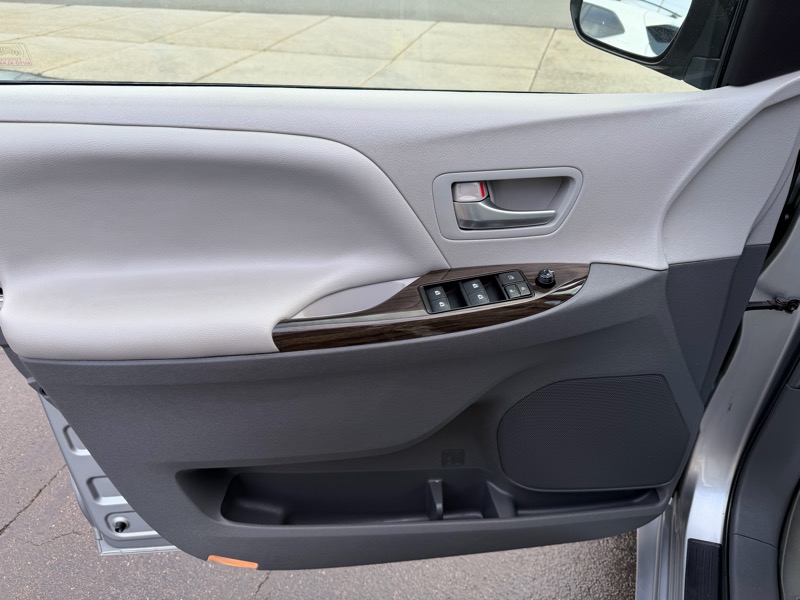 Toyota Sienna Limited AWD 7-Passenger V6 2015