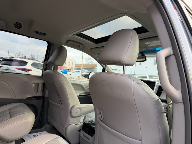 Toyota Sienna Limited AWD 7-Passenger V6 2015