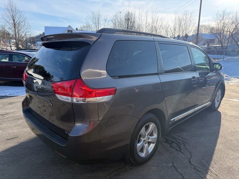 Toyota Sienna XLE FWD 8-Passenger V6 2012
