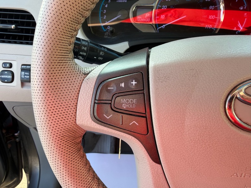 Toyota Sienna XLE FWD 8-Passenger V6 2012