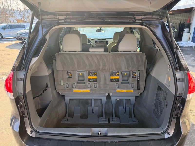 Toyota Sienna XLE FWD 8-Passenger V6 2012