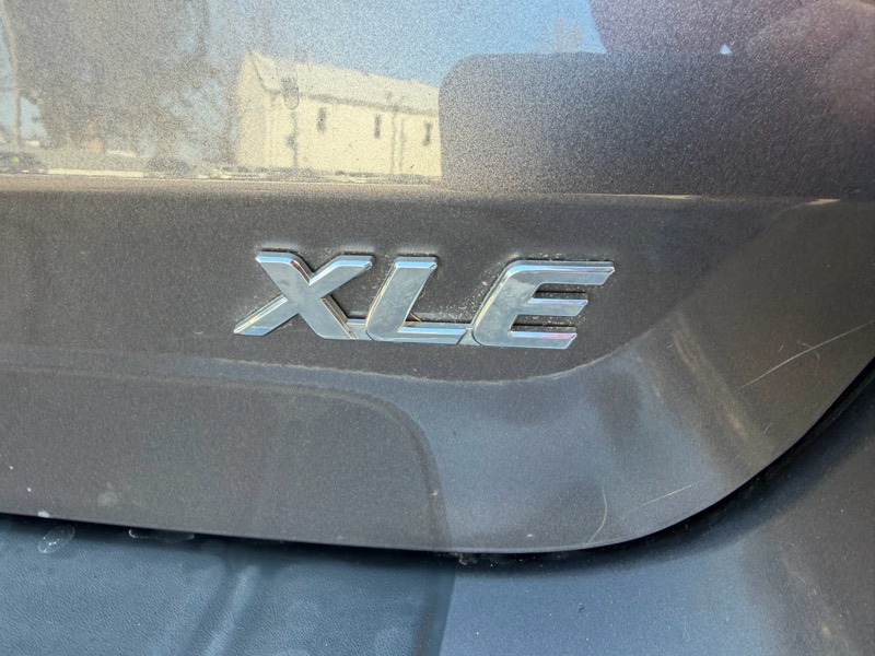 Toyota Sienna XLE FWD 8-Passenger V6 2012