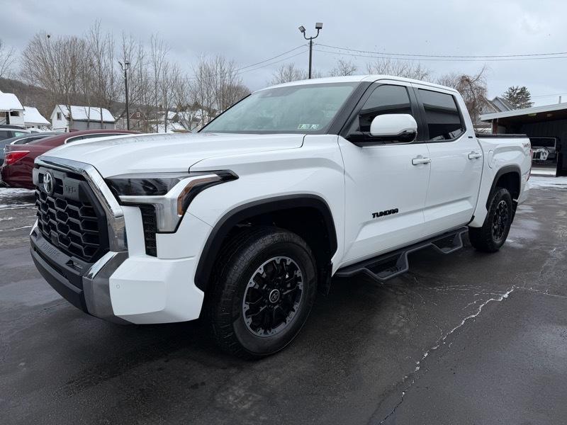 Toyota Tundra SR5 CrewMax 4WD 2024