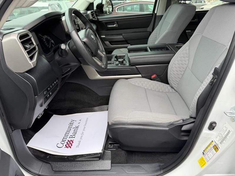 Toyota Tundra SR5 CrewMax 4WD 2024