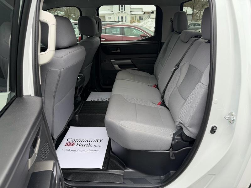 Toyota Tundra SR5 CrewMax 4WD 2024