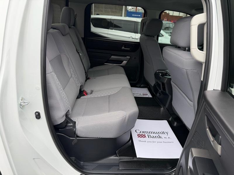 Toyota Tundra SR5 CrewMax 4WD 2024