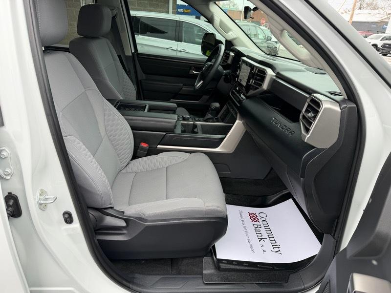 Toyota Tundra SR5 CrewMax 4WD 2024