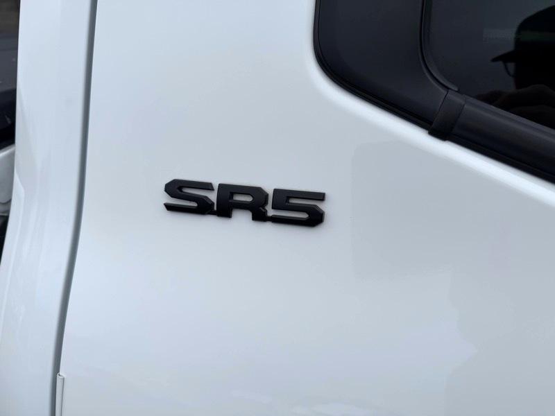 Toyota Tundra SR5 CrewMax 4WD 2024