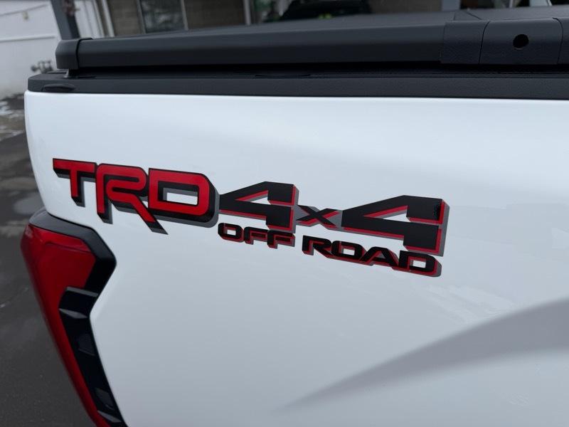Toyota Tundra SR5 CrewMax 4WD 2024