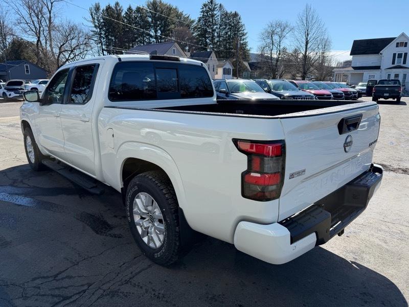 Nissan Frontier SV Crew Cab 4WD 2022