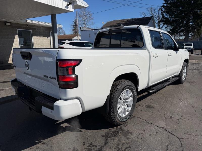 Nissan Frontier SV Crew Cab 4WD 2022
