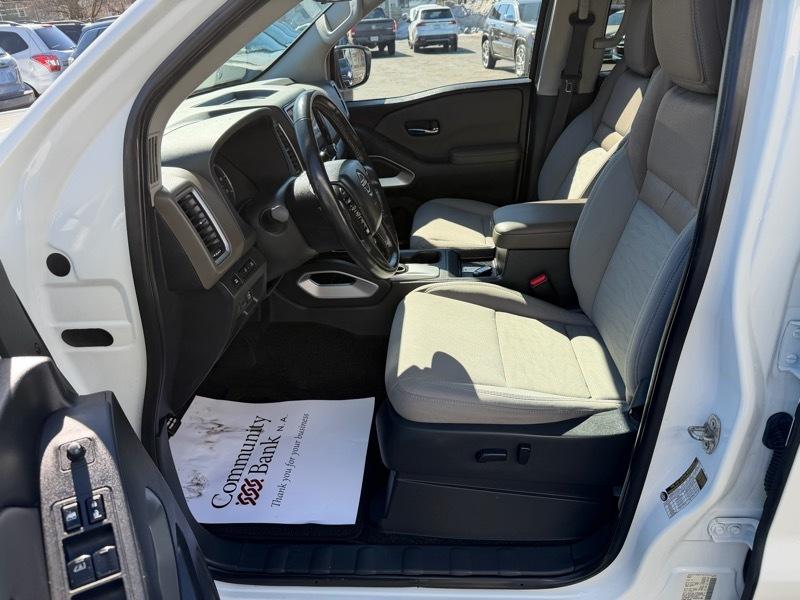 Nissan Frontier SV Crew Cab 4WD 2022