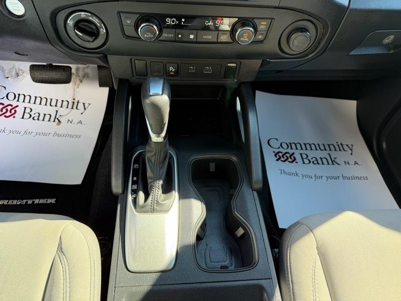 Nissan Frontier SV Crew Cab 4WD 2022