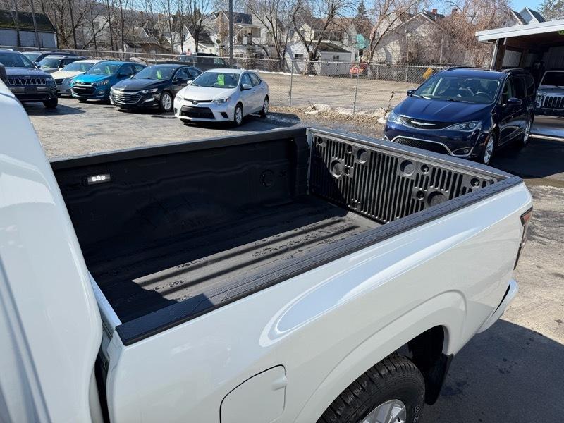 Nissan Frontier SV Crew Cab 4WD 2022