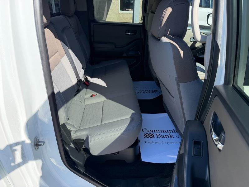 Nissan Frontier SV Crew Cab 4WD 2022