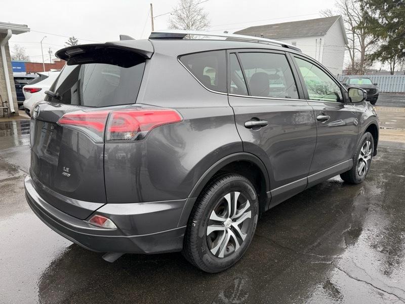 Toyota RAV4 LE AWD 2016